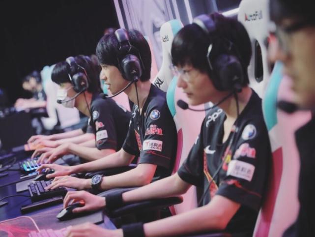 教练们便发 教练们便发