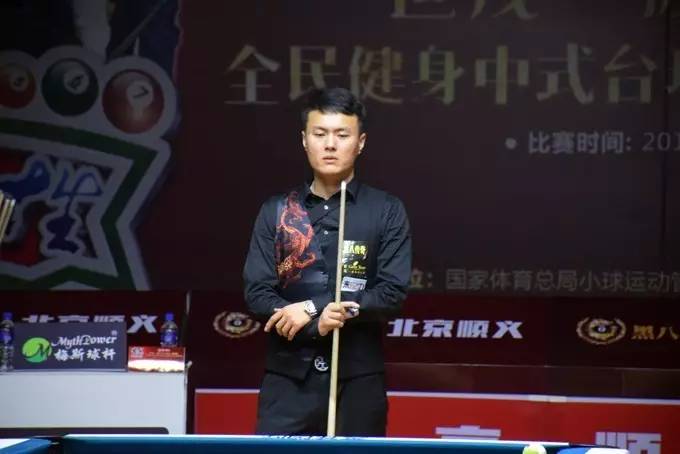 与足球不同 与足球不同